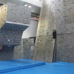 Mur d'escalade du complexe sportif Paul Mahier